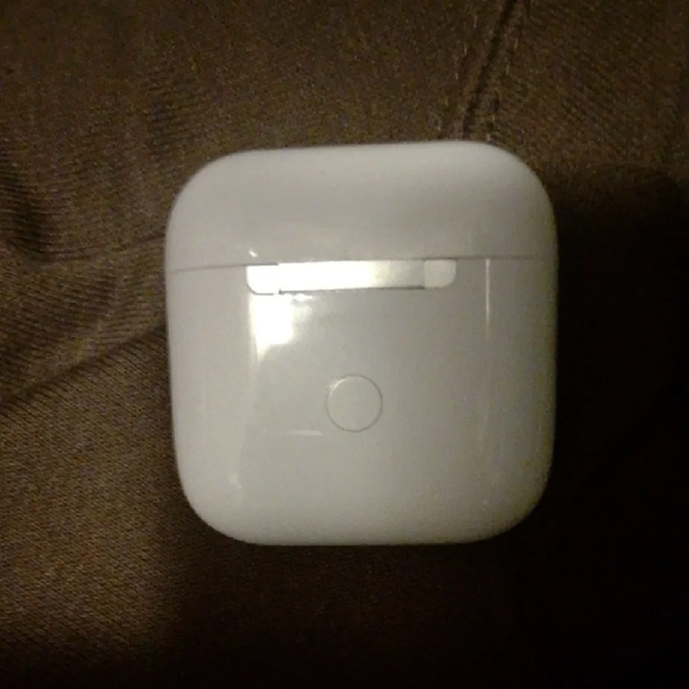 White Wireless Earbuds Charging Case